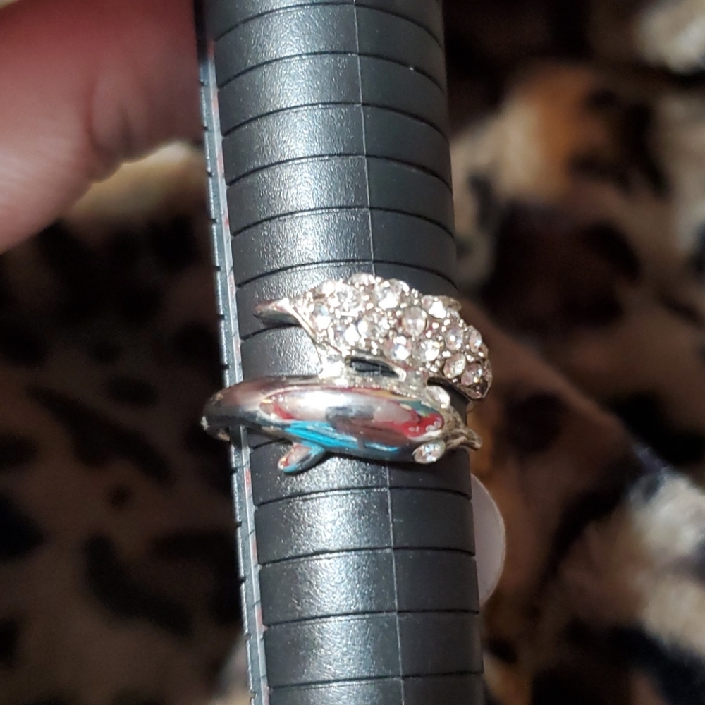 Double dolphin ring